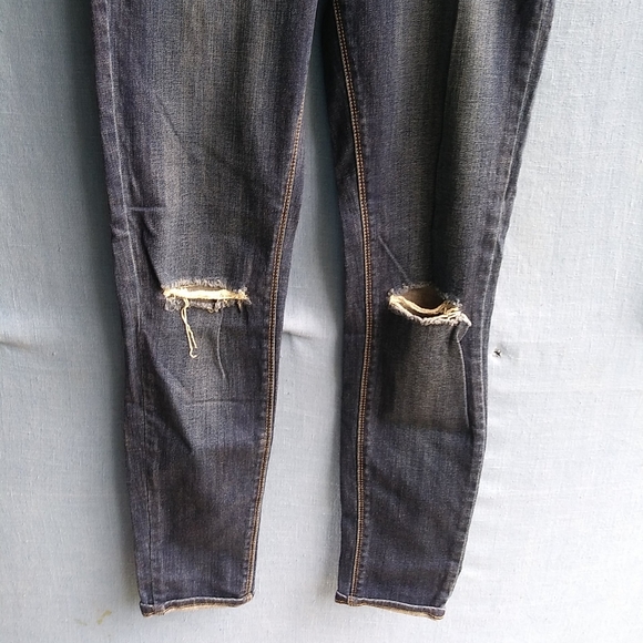 Just USA Juniors Size 7 Distressed Skinny Jeans - Picture 4 of 5